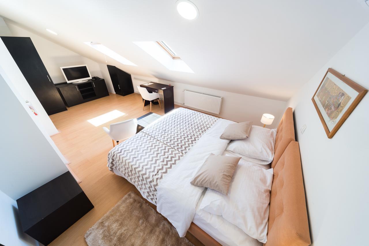 Double or Twin Room Private Bathroom